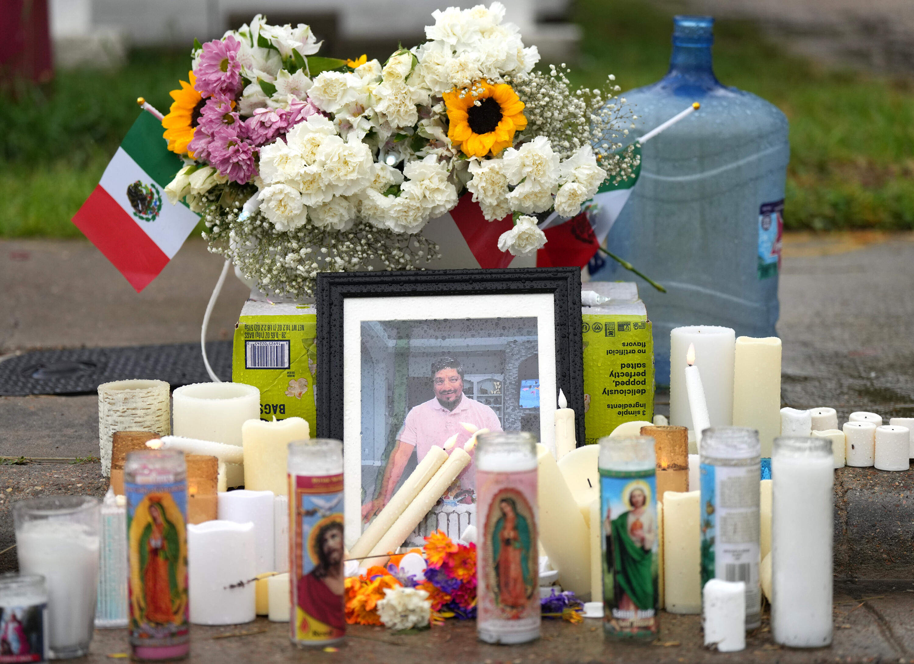 Senators demand ICE answers and body cameras after 2 fatal shootings in Maine and Houston