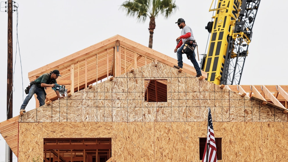 America In Focus: consumers still gloomy about economy; US hiring falls in June