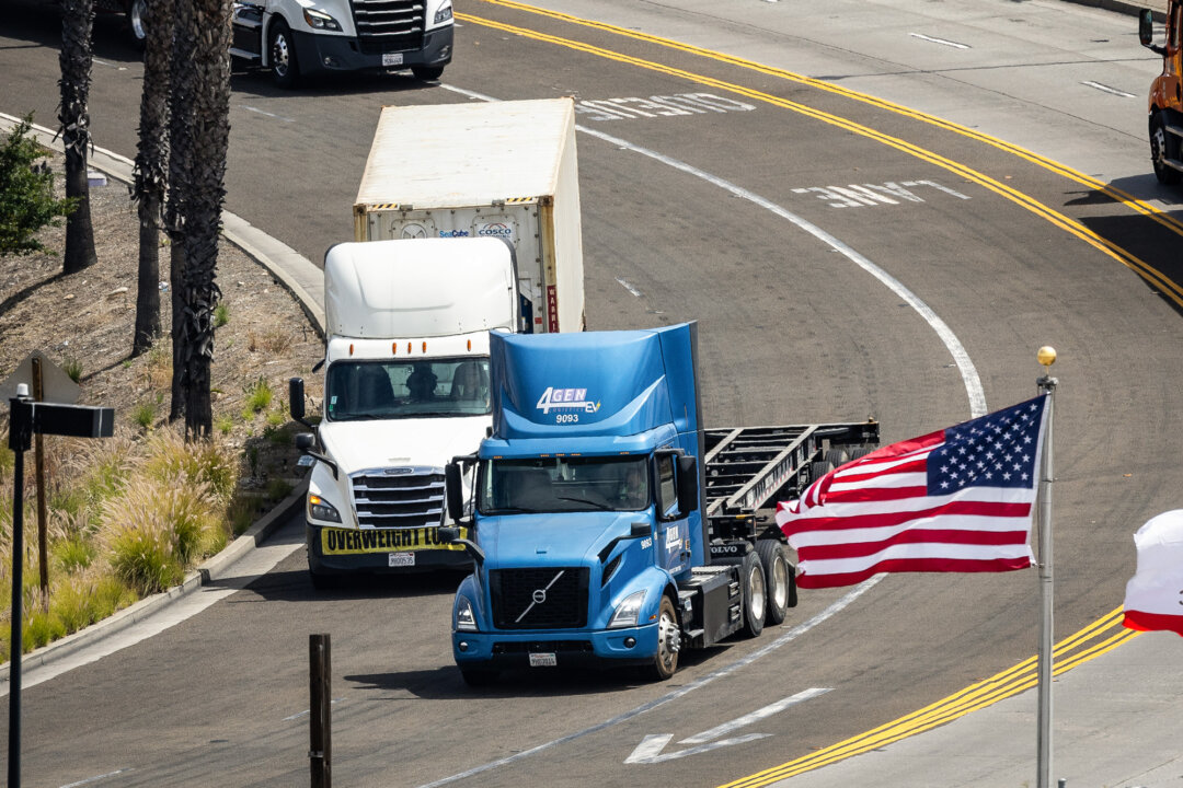 President Trump announcing the Freedom Haulers program with Transportation Secretary Sean Duffy