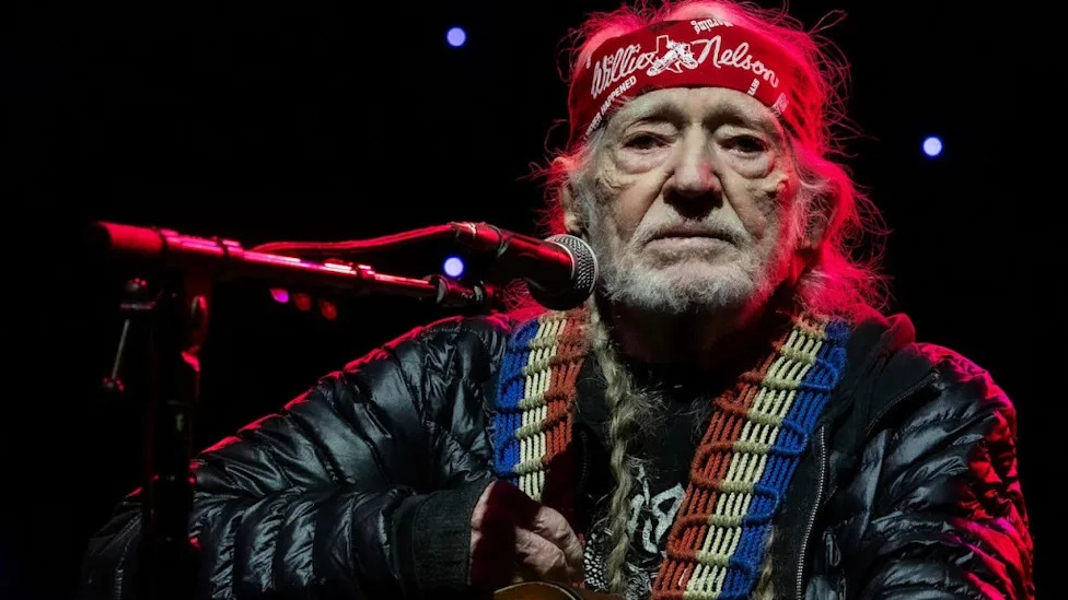 Willie Nelson says Americans must fight ‘water thieving’ AI data centers ‘invading’ Texas farmland