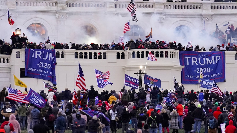 Judge tosses remnants of Proud Boys seditious conspiracy case after Trump’s broad clemency
