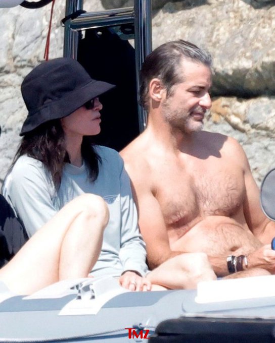 Courteney Cox vacationing alongside her longtime friend Jennifer Aniston