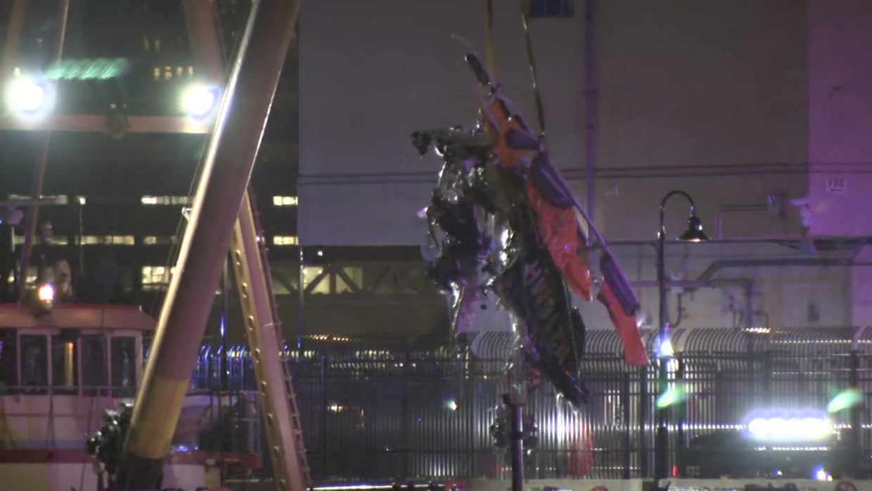 NYC sightseeing helicopter likely hit birds before its fatal plunge into Hudson River, report shows