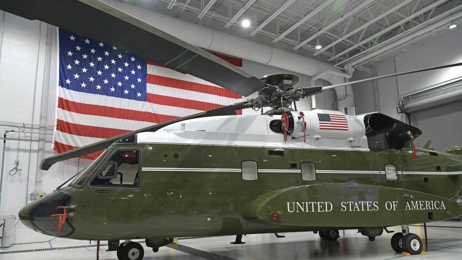 Trump says he’s building a White House helipad for a new, more powerful Marine One