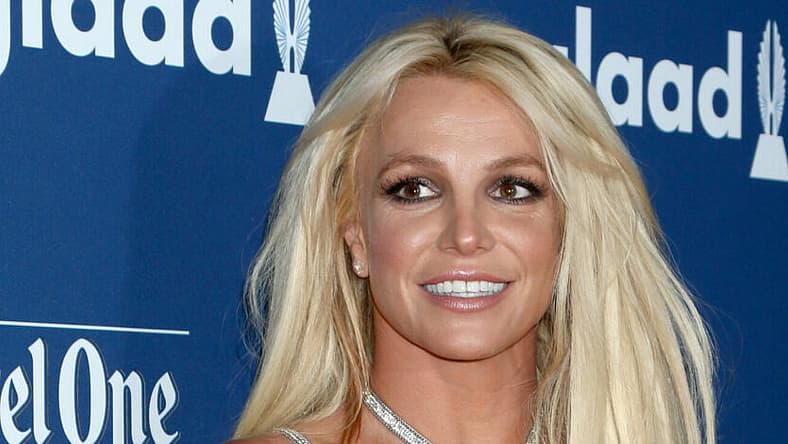 Britney Spears suffers wild wardrobe mishap while horseback riding