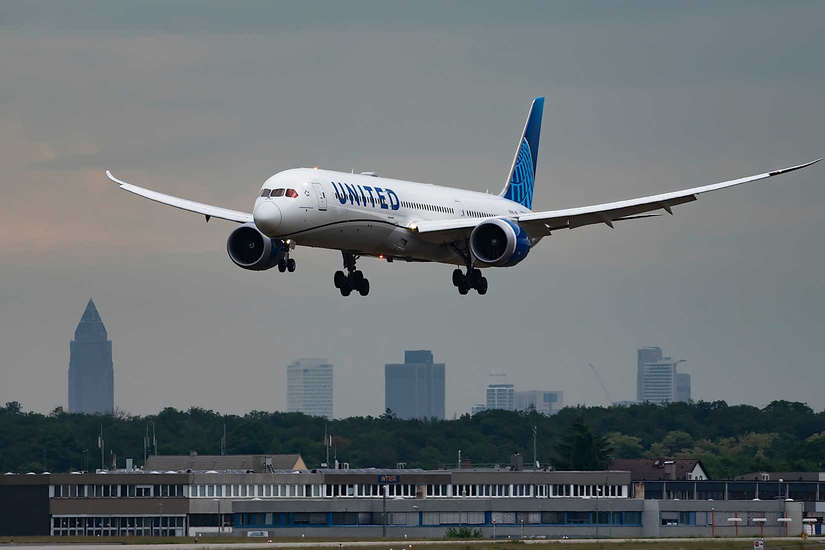 Boeing 787 window showing dimmable electronic glass feature