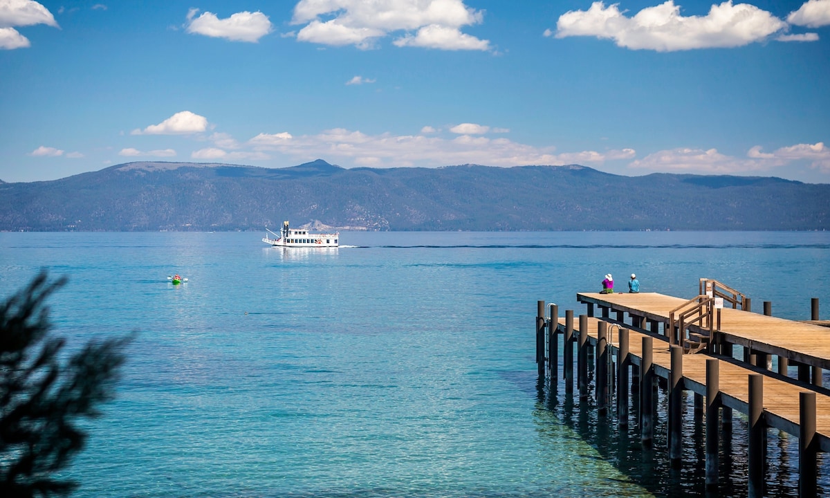 Police warning signs about Craigslist vacation rental scams in South Lake Tahoe