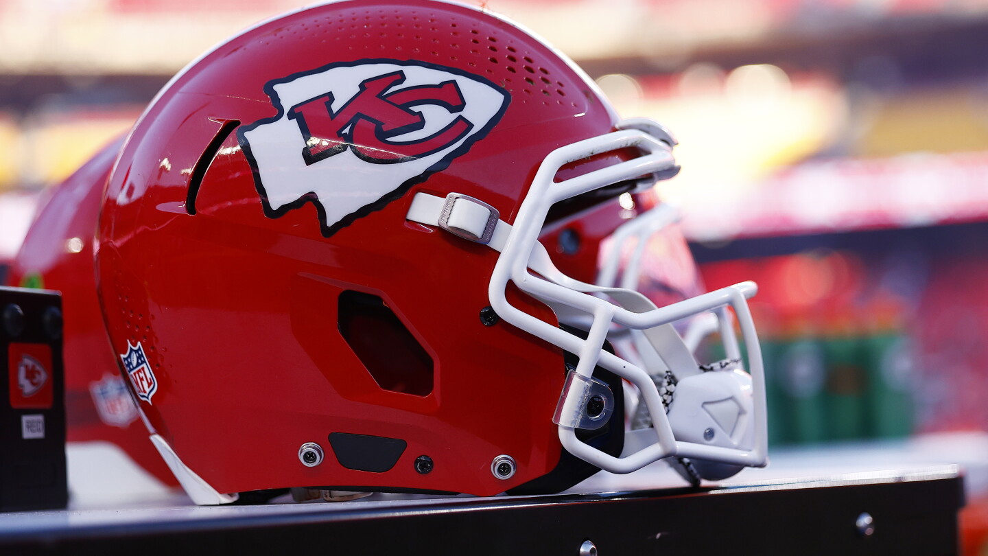 Chiefs OC Eric Bieniemy’s wife is hospitalized after being shot at their Virginia home, ESPN reports