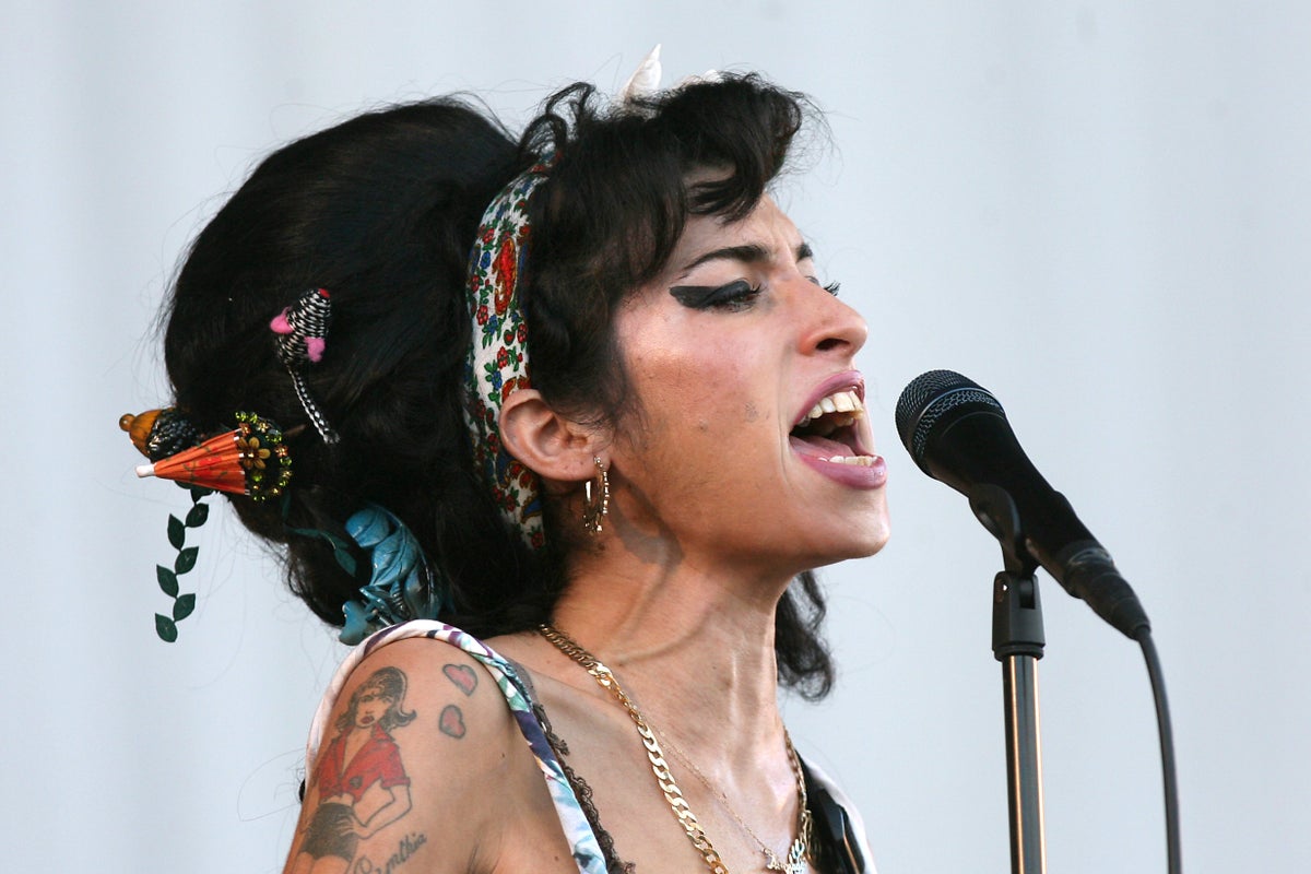 Amy Winehouse’s dad ordered to pay staggering seven-figure sum to singer’s friends who auctioned her clothes