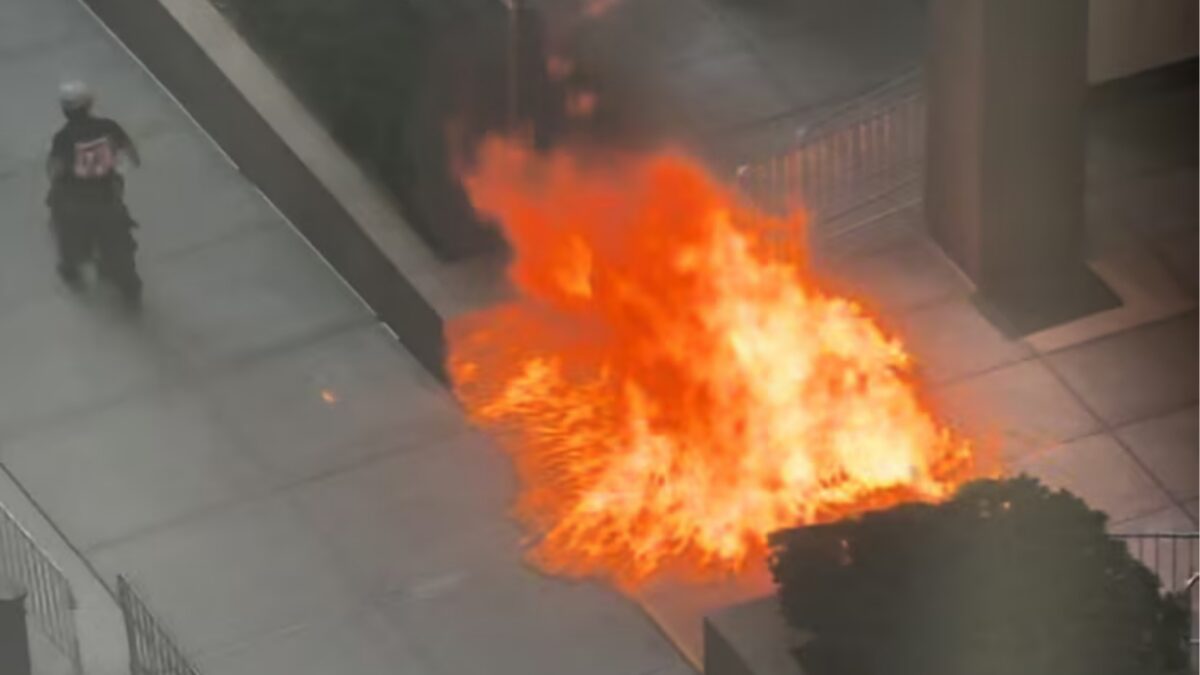 Person in custody after smoke and flames erupt outside New York federal building, FBI says