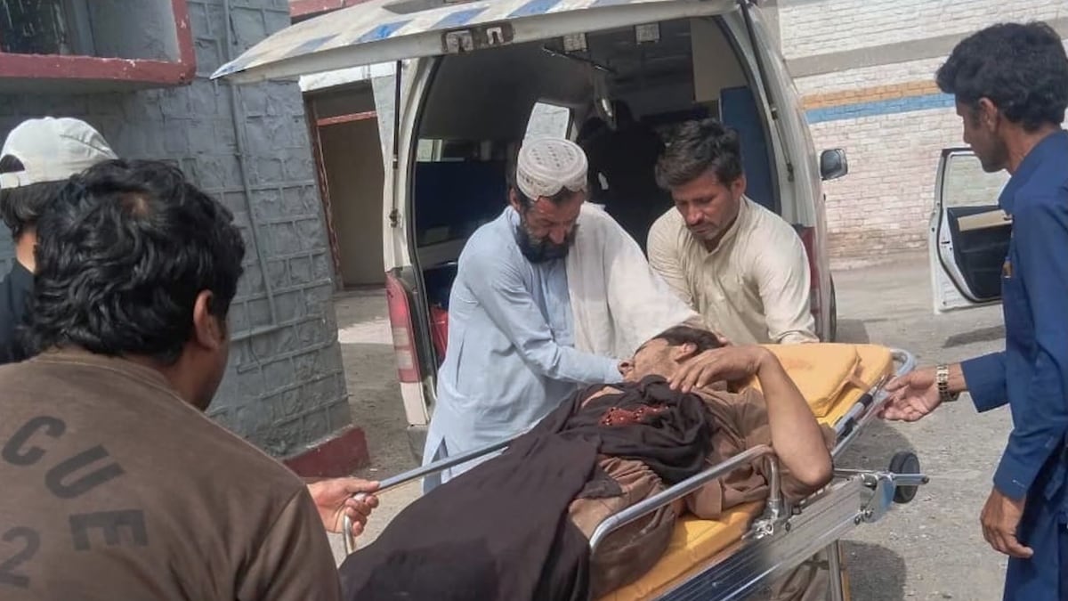 Overcrowded bus plunges into ravine in southwest Pakistan, killing 40 passengers