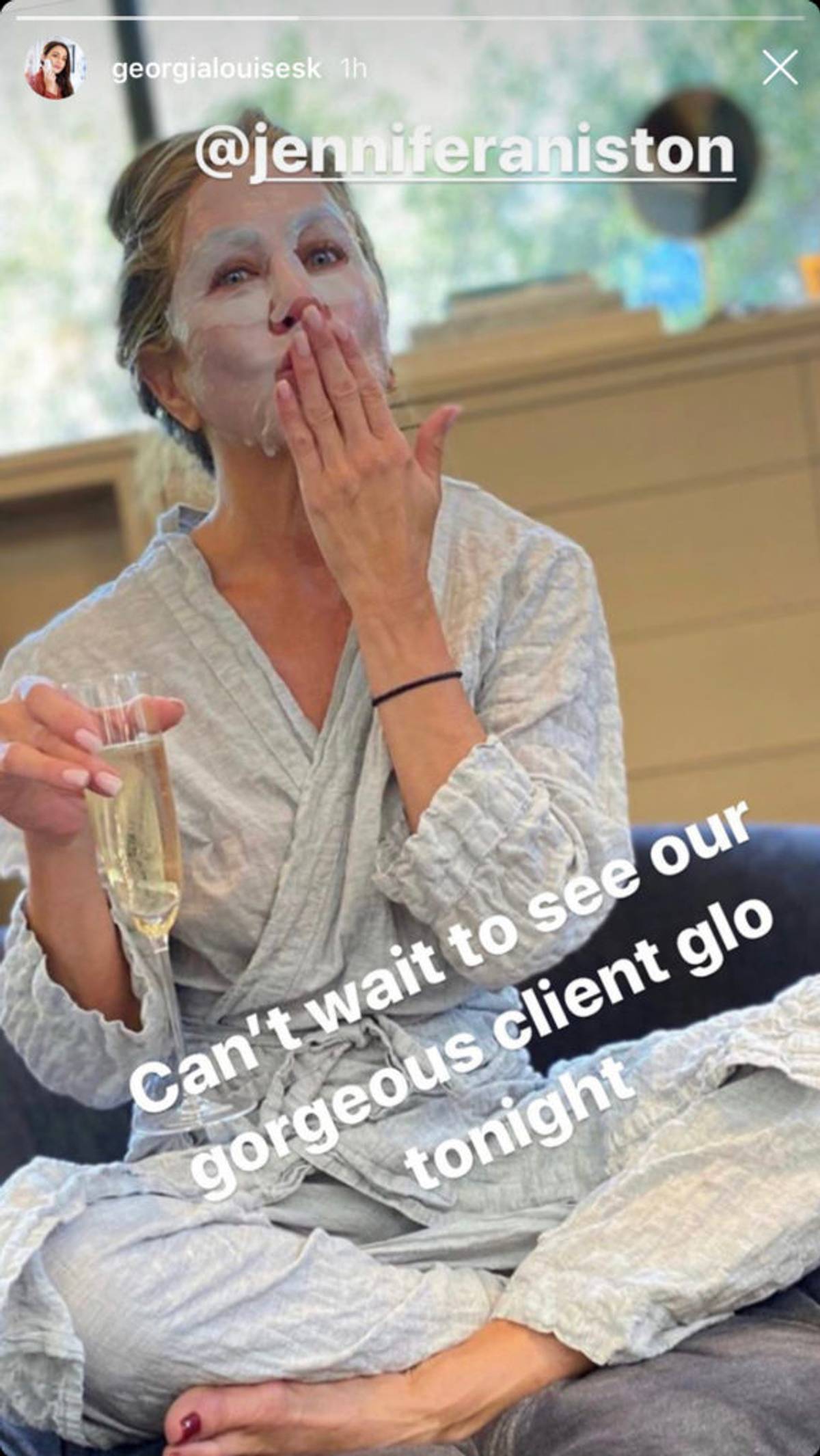 Margot Robbie, a 111Skin fan.