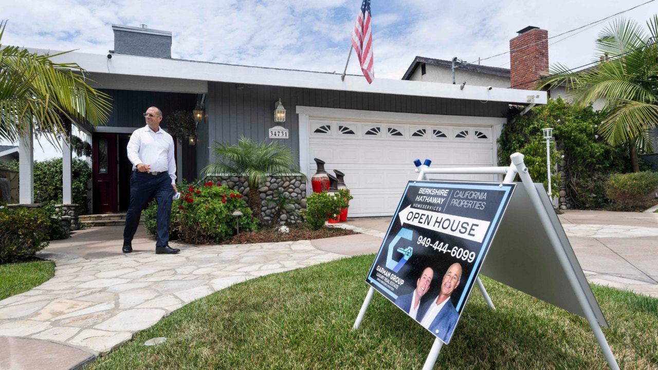 Average 30-year US mortgage rate climbs to 6.58%, highest level in nearly a year