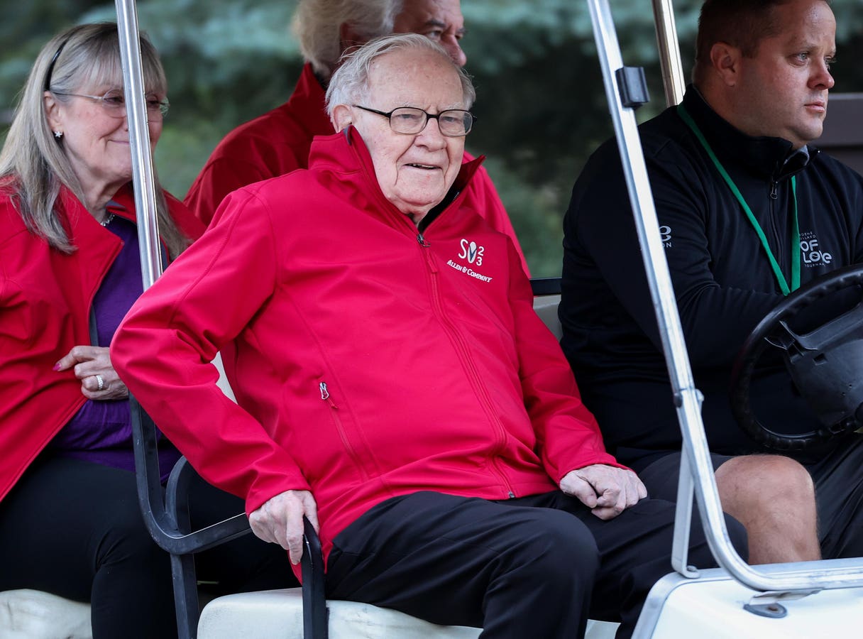 Warren Buffett explains why his kids, not the Gates Foundation, will now give away all his fortune