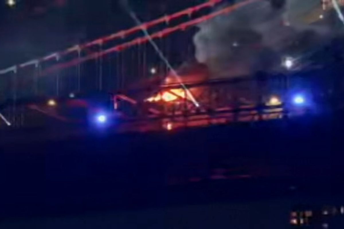 Fire breaks out on Brooklyn Bridge during New York’s fireworks show