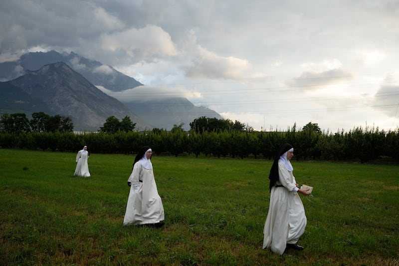 Defying Pope Leo XIV and risking schism, traditionalists go ahead with Latin Mass consecrations