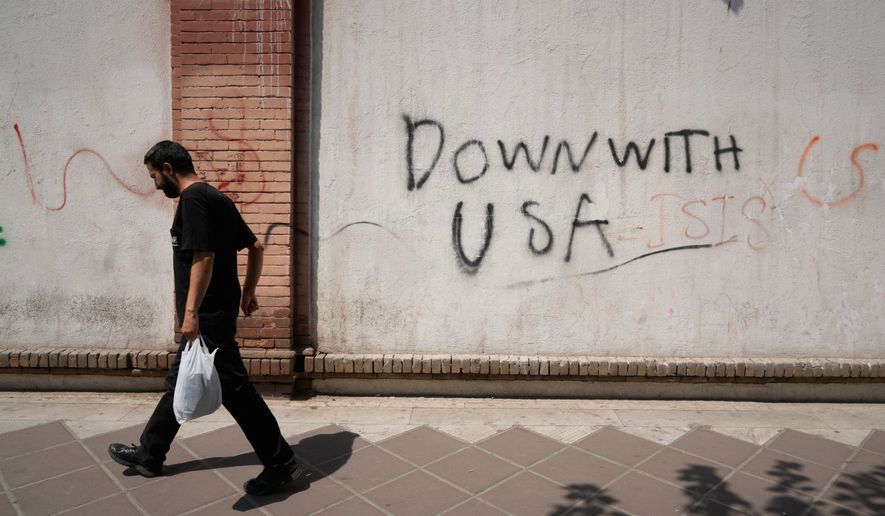 US thwarts an Iranian missile attack and launches strikes with Saudi Arabia against militias in Iraq