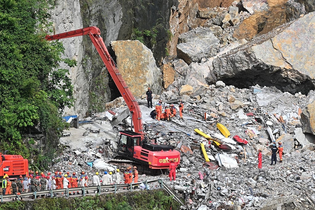Pengshui County officials overseeing rescue operations in Chongqing