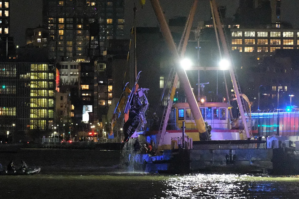 NYC sightseeing helicopter likely hit birds before its fatal plunge into Hudson River, report shows