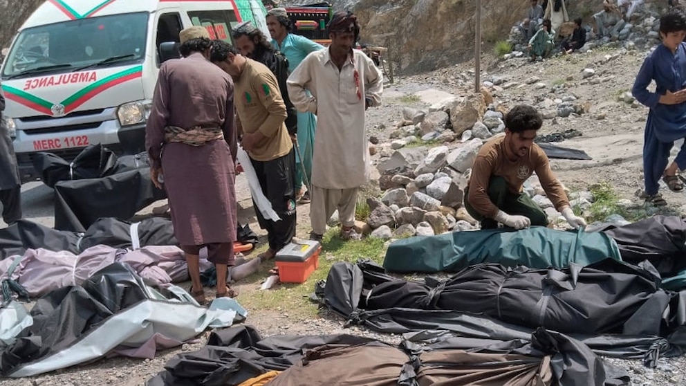 Overcrowded bus plunges into ravine in southwest Pakistan, killing 40 passengers