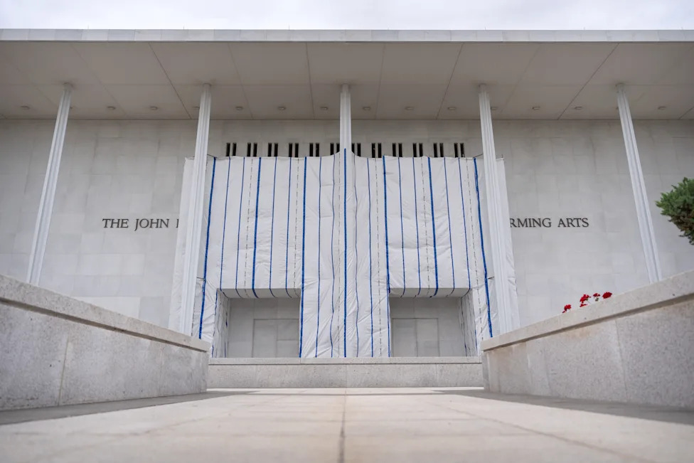 Democrat announces whistleblower allegations of construction problems at Kennedy Center