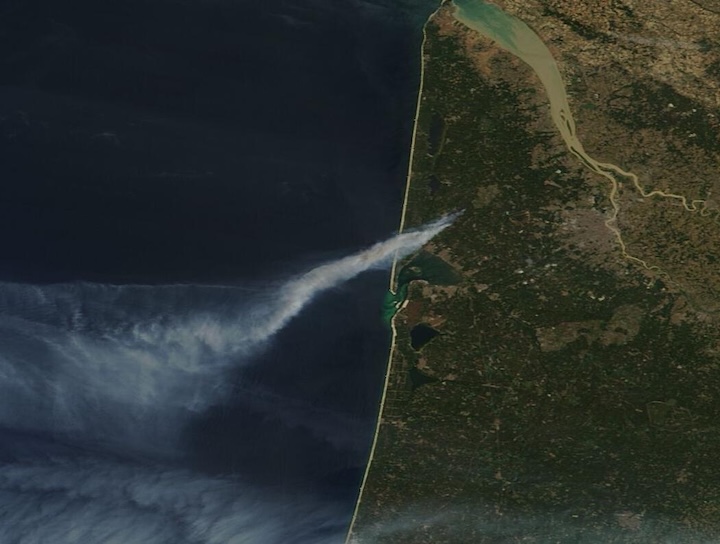 Firefighters battle the last hot spots of a monster wildfire in the southwest
