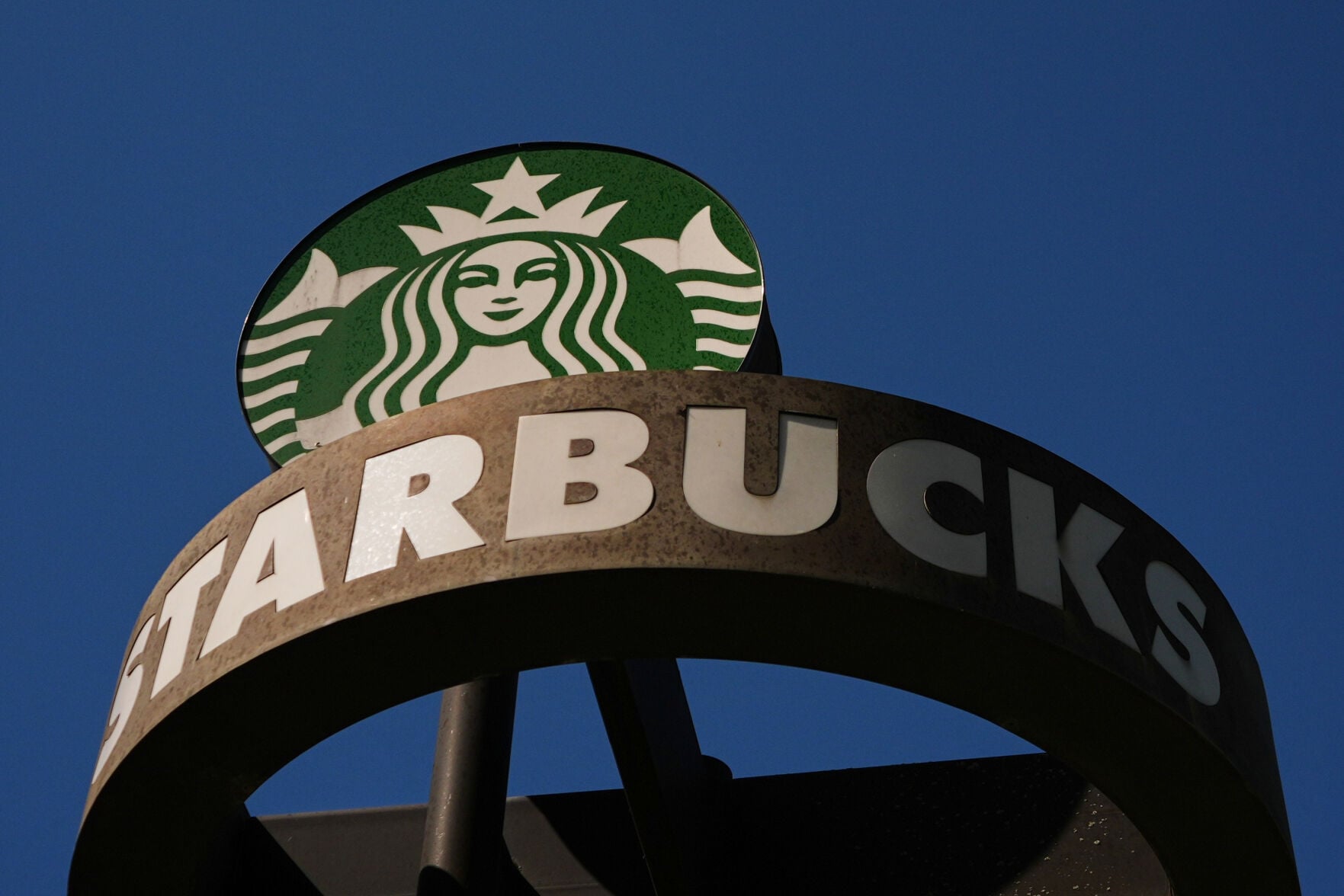 Starbucks reports strong quarterly sales across customer income levels and times of day