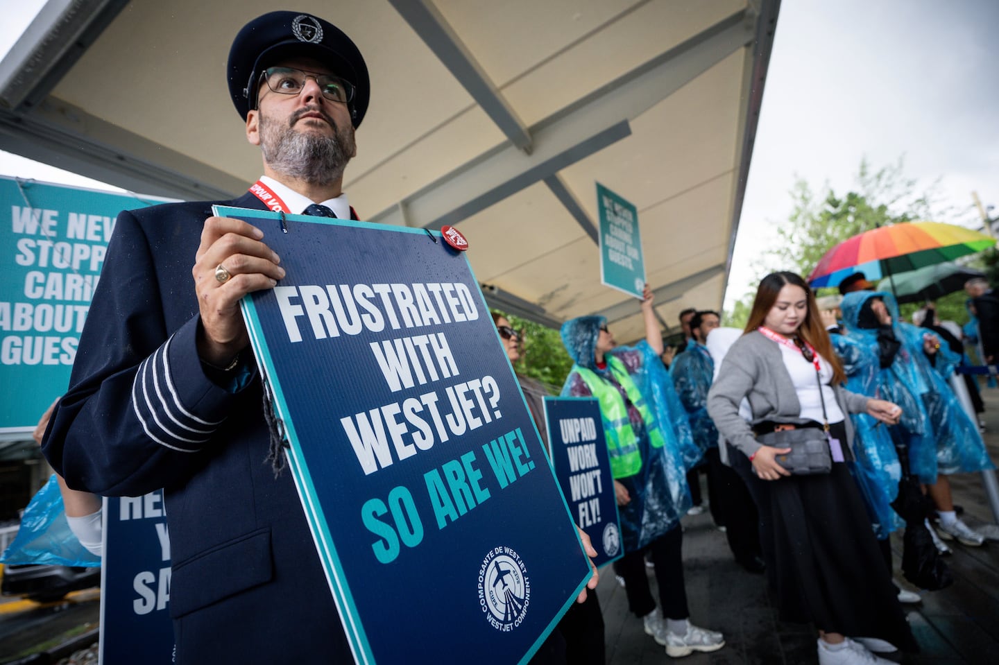 WestJet reaches tentative deal with flight attendants to end strike