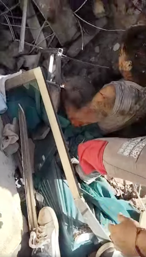 Astonishing video shows baby rescued from rubble as Colombian quake toll tops 250