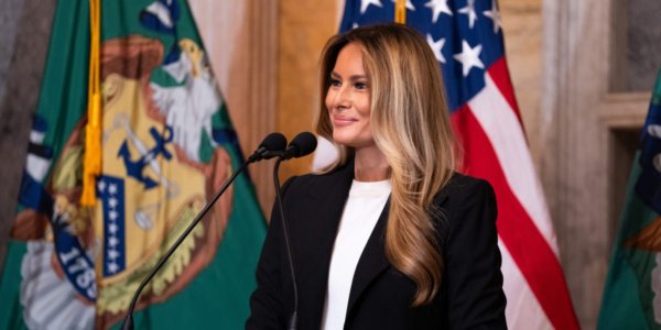 Melania Trump makes mocking five-word comment during first public appearance in weeks
