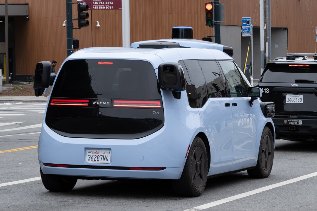 Moment Waymo smashes into minivan at California Costco in new video