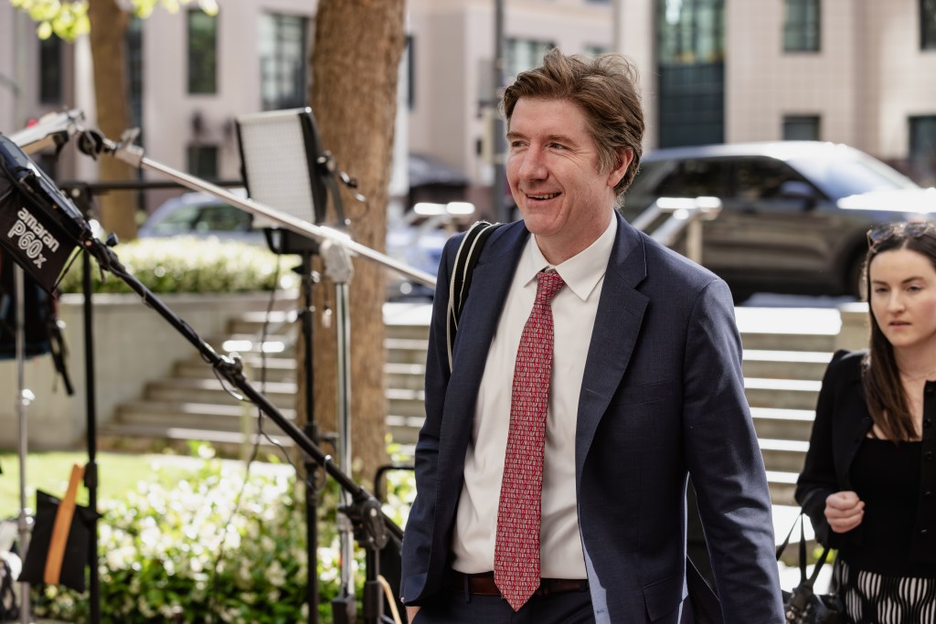 Wachtell is forcing out canoodling Central Park lawyer Nathaniel Cullerton after viral smoochfest: sources