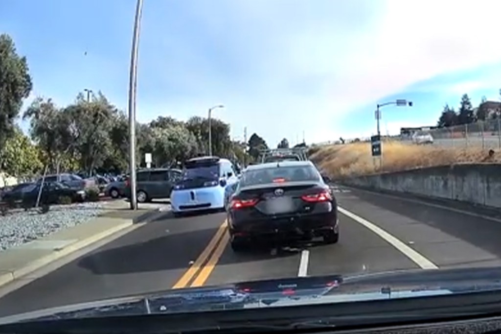 Moment Waymo smashes into minivan at California Costco in new video