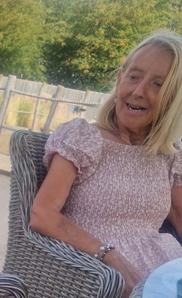 Mom diagnosed with bowel cancer denied surgery after struggling to use toilet for two weeks