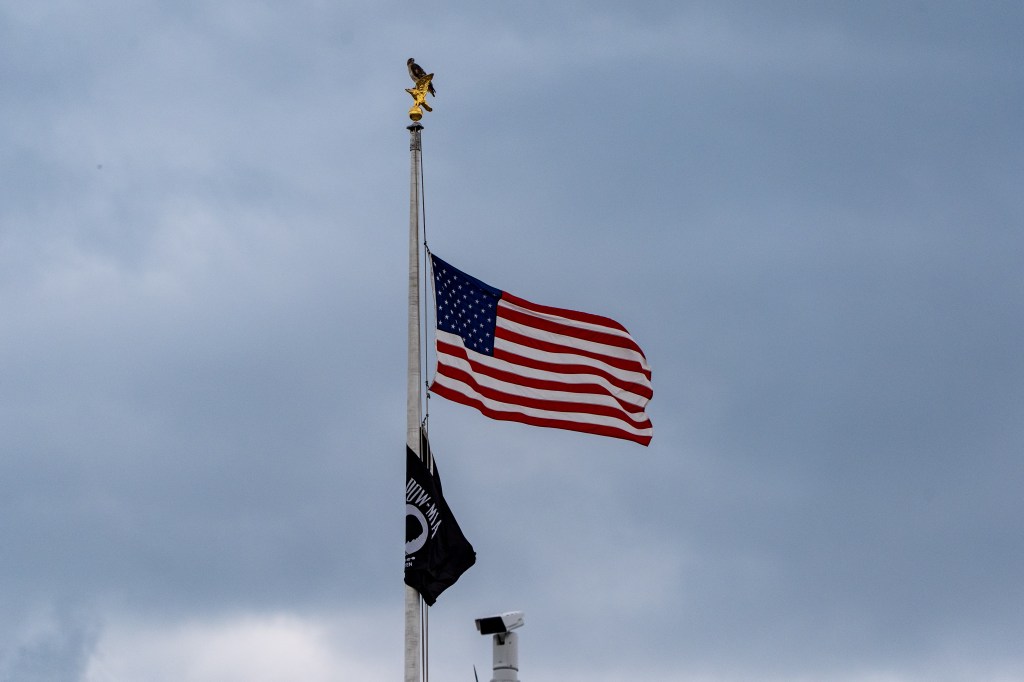 Mississippi mayor argues against lowering American flag for Dolly Parton after her death