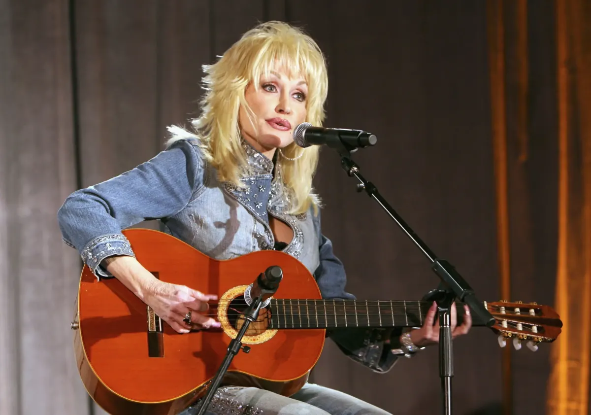 Dolly Parton left behind a secret song that cannot be opened until 2045