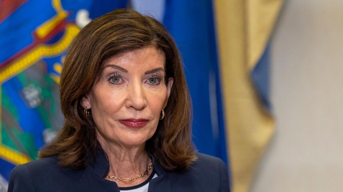 Hochul warns of Holocaust restitution scam targeting survivors