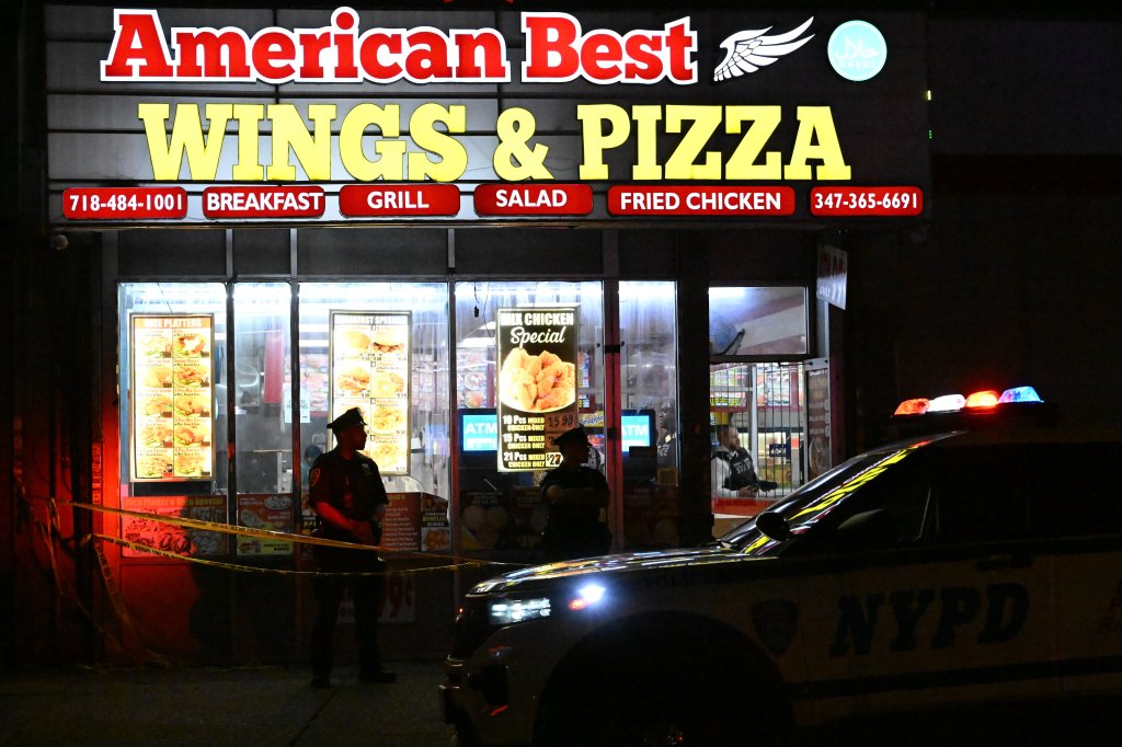 Violent NYC parolee fatally gunned down wings restaurant worker, then killed deli customer in heists 48 hours apart: cops