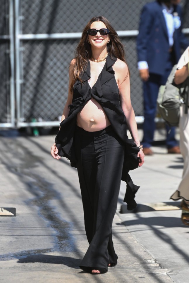 Anne Hathaway gives hilarious response after fan asks about her unborn baby’s sex