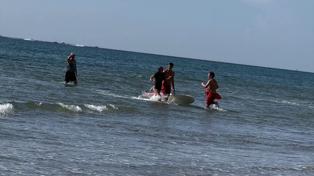 Young pilot makes dramatic emergency sea landing in front of Florida beachgoers — and is quickly rescued uninjured