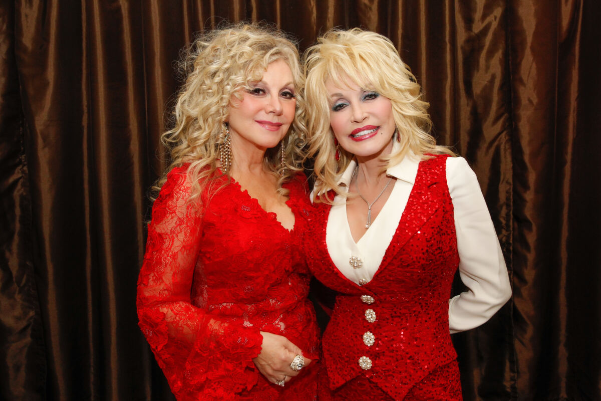 Dolly Parton made selfless offer to doctors during cancer battle before death, singer’s sister reveals