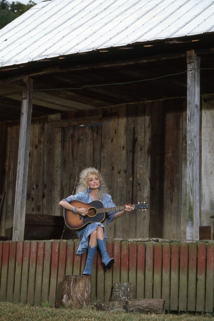 Dolly Parton grew up in a 1-bedroom cabin with 11 siblings: Inside the late country legend’s early life