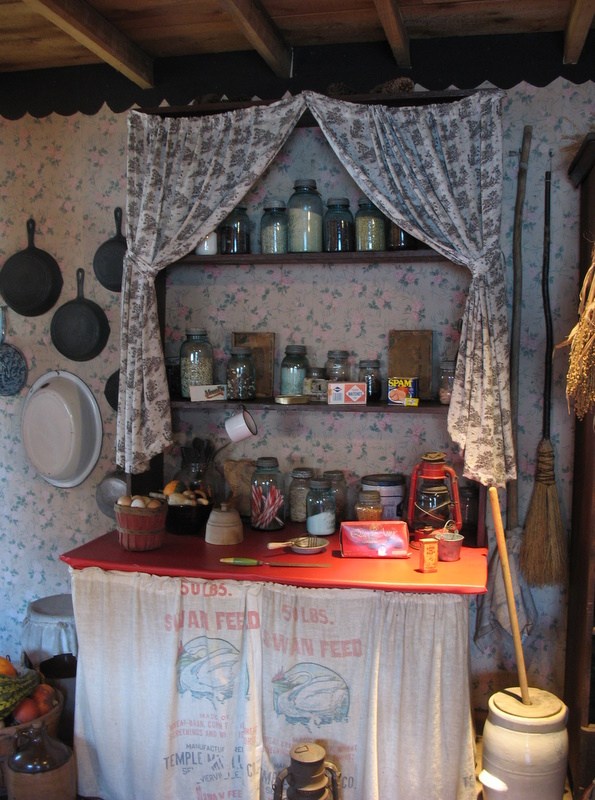 Inside the 2-room cabin where Dolly Parton grew up — a humble home she recreated for Dollywood