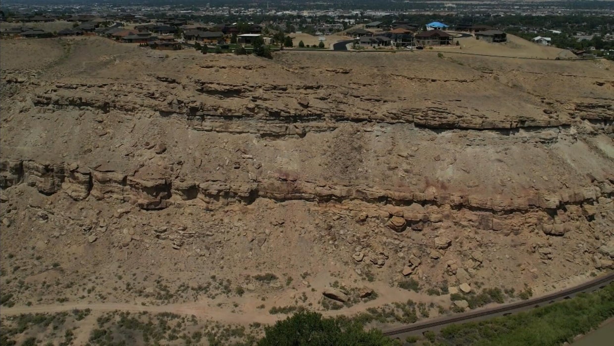 5 teens die after car plunges off steep Colorado cliff