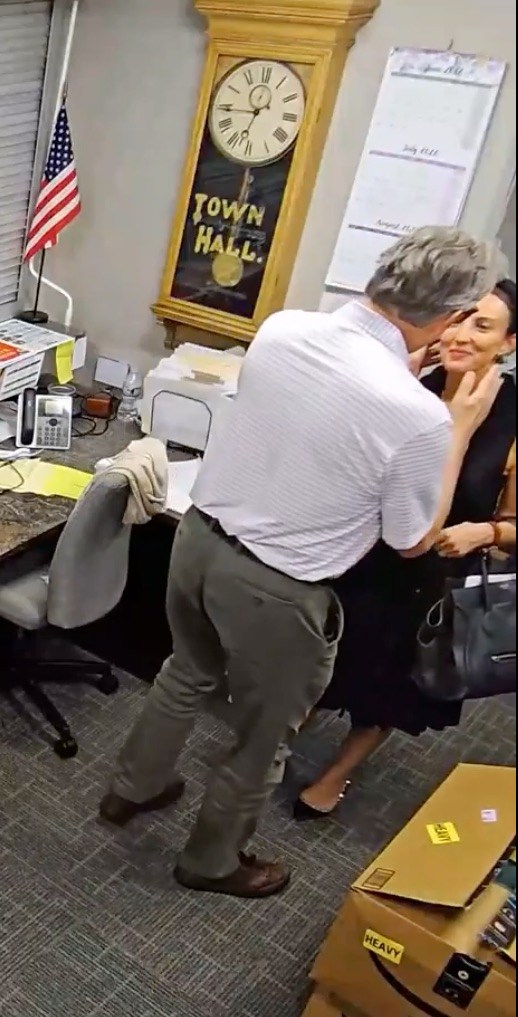 Married Illinois pol drops smooch video after alleged ‘blackmail’ plot