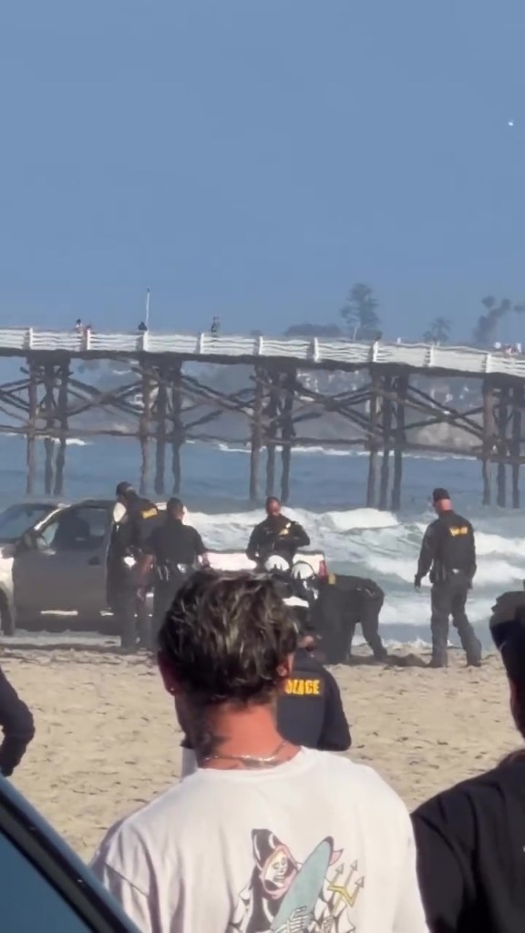 Wild police chase ends up on Pacific Beach in California in front of sunbathers
