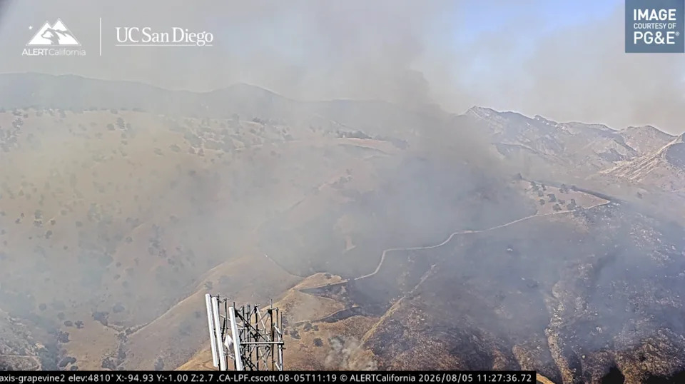 Fire officials coordinate response to the rapidly spreading Buzzard Fire.