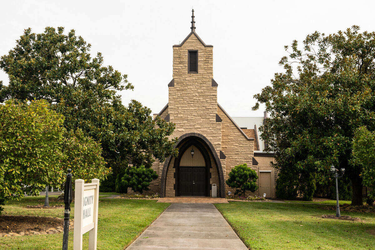 See Dolly Parton’s emotional final resting place beside the love of her life, Carl Dean