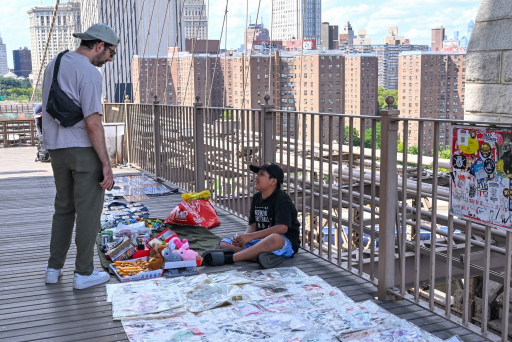 Kids as young as 11 among the illegal vendors swarming Brooklyn Bridge: ‘They are everywhere’