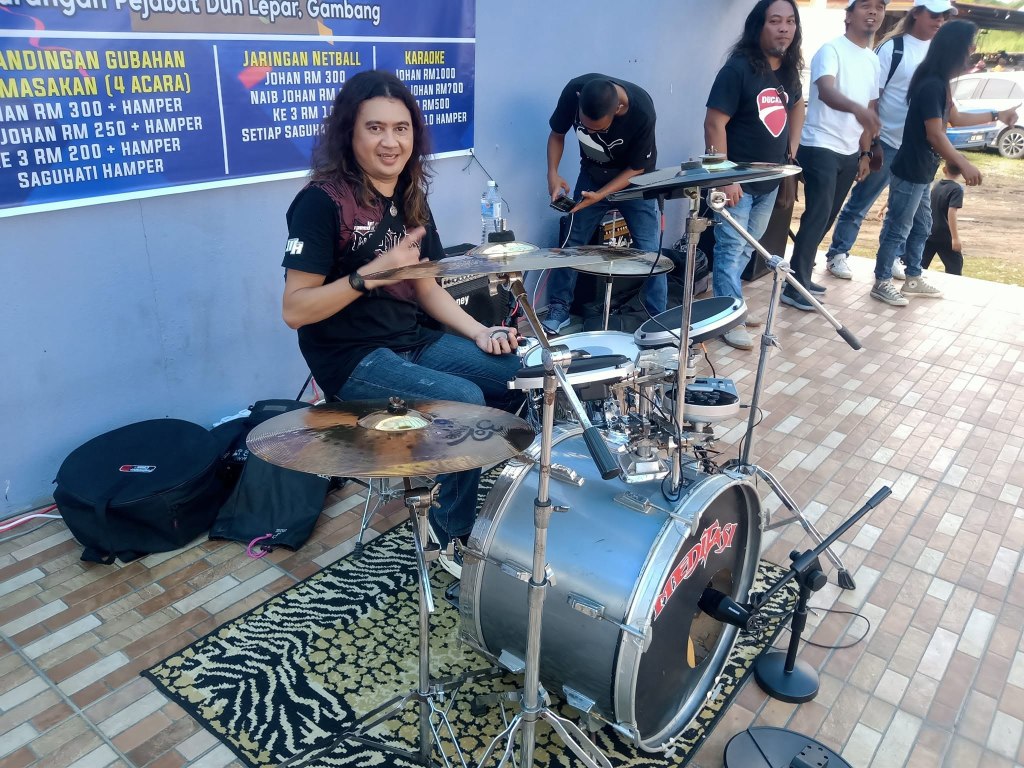Malaysian rock drummer dies onstage mid-performance after collapsing over his drum kit